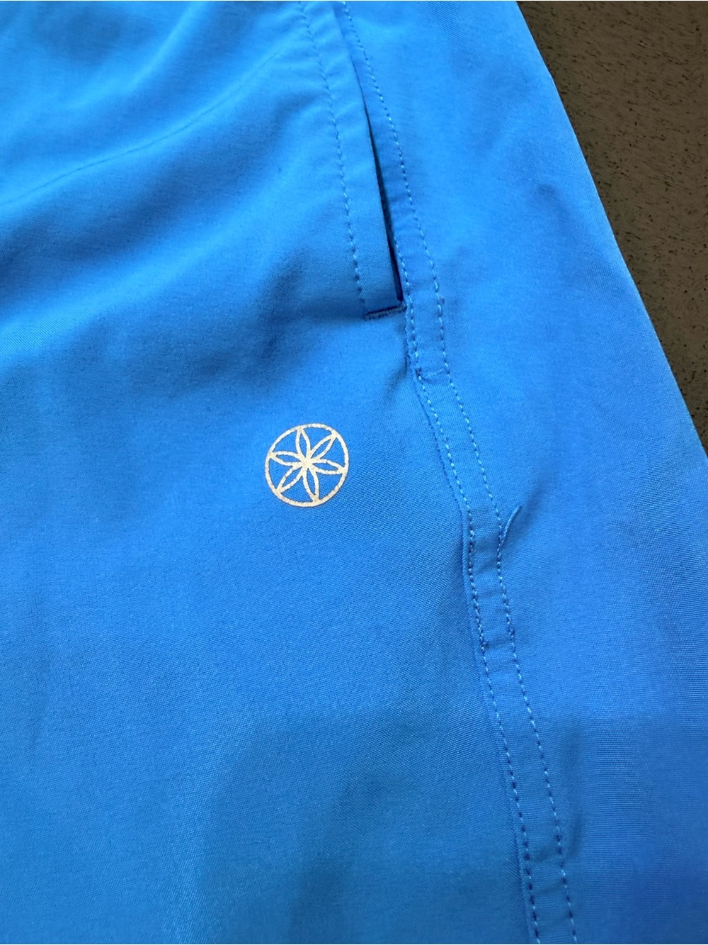 Gaiam Karma Shorts Vibrant Blue Large Athletic Yoga Athleisure NWT - Picture 5 of 8
